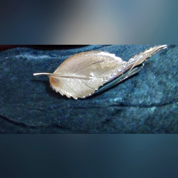 Artisan made silver plated leave broach - Picture 1 of 4